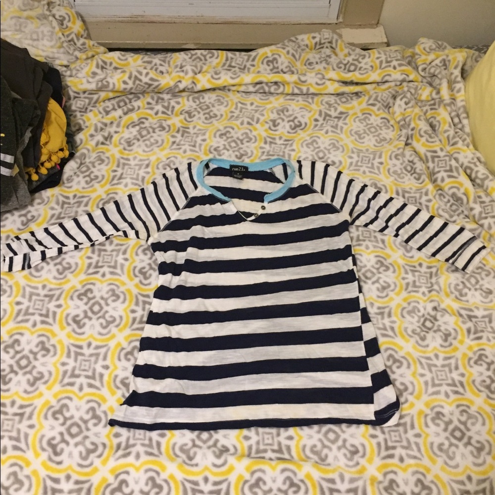 Rue21 half sleeve tee